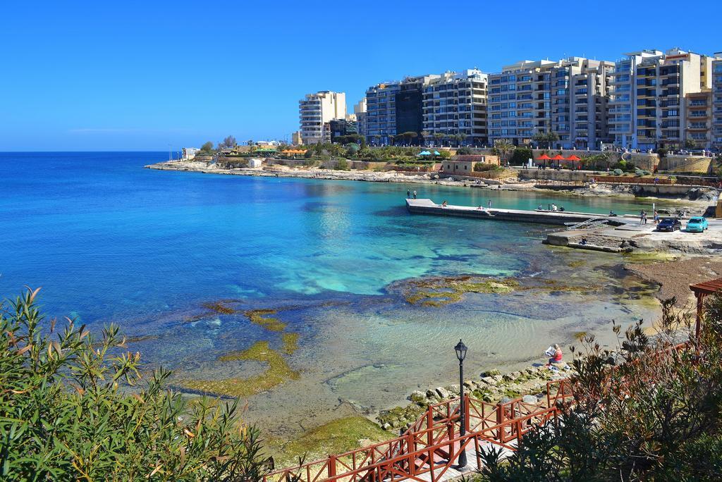 Apartment With Stunning Seaviews Sliema Bagian luar foto