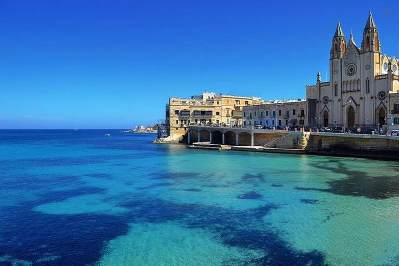 Apartment With Stunning Seaviews Sliema Bagian luar foto