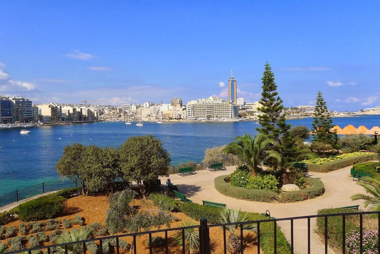 Apartment With Stunning Seaviews Sliema Bagian luar foto