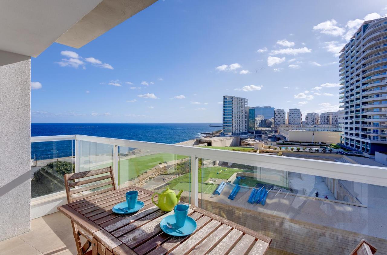 Apartment With Stunning Seaviews Sliema Bagian luar foto