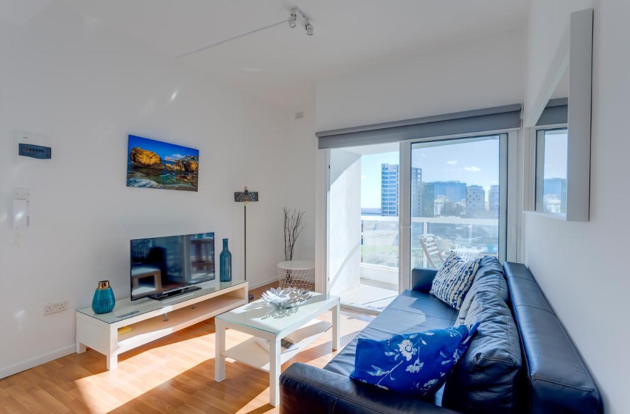 Apartment With Stunning Seaviews Sliema Bagian luar foto
