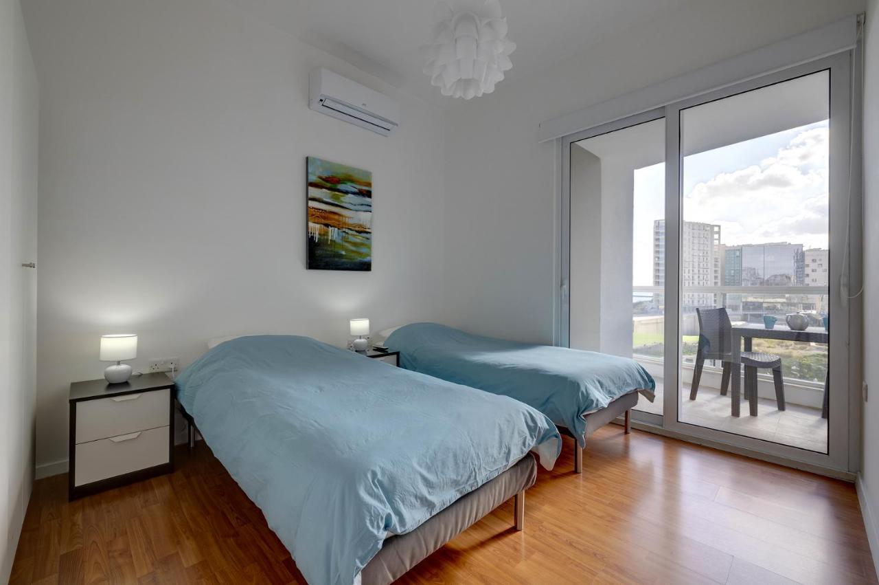 Apartment With Stunning Seaviews Sliema Bagian luar foto
