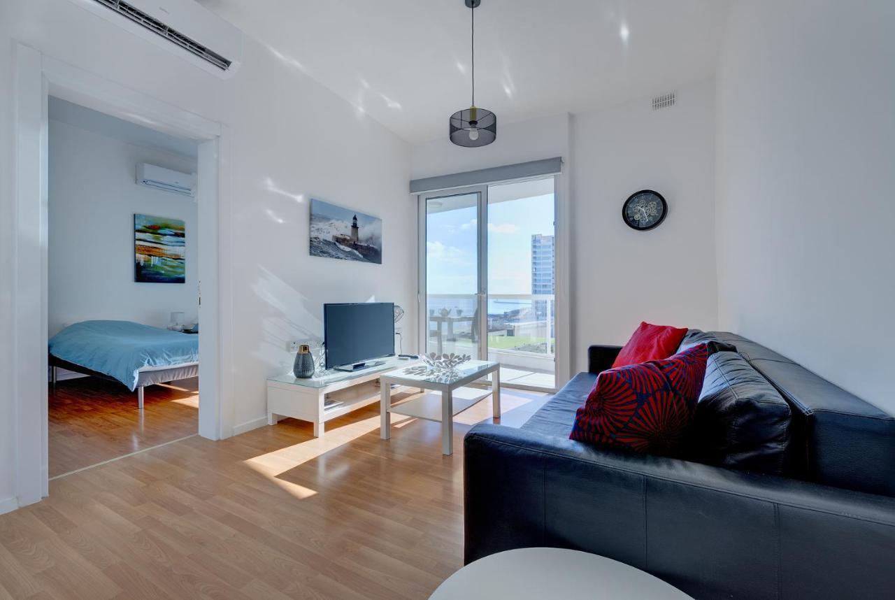 Apartment With Stunning Seaviews Sliema Bagian luar foto